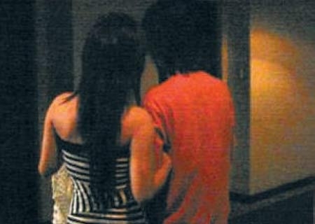 韩寒遭“死亡威胁” 揭秘其背后的女人们(图)