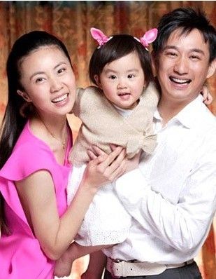 黄磊孙莉和女儿多多(资料图片)