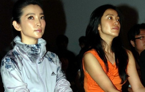 明星家人长相揭秘 宋祖英妹妹容貌惊艳胜过姐姐